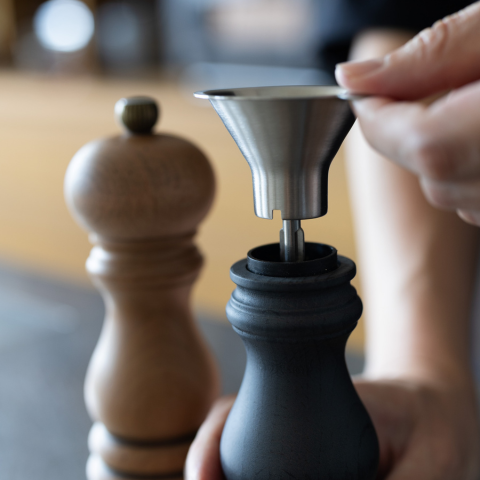 スパイス詰め替え用漏斗（じょうご、ロート）