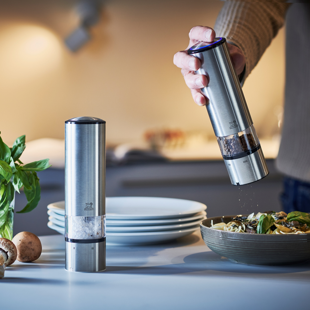 PEUGEOT ペッパーミル 黒と白のセット 合計3ヶ PEUGEOT ペッパーミル 黒と PEUGEOT ペッパーミル 黒と白のセット 合計3ヶ PEUGEOT ペッパーミル 黒と